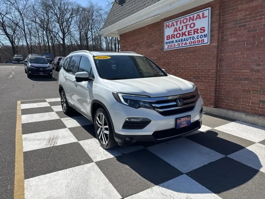 2016 Honda Pilot Touring photo 1