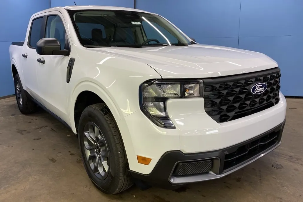 2025 Ford Maverick XLT photo 1