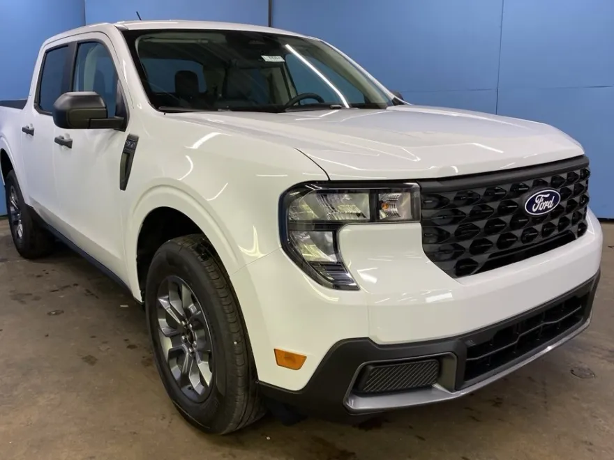 2025 Ford Maverick XLT photo 1