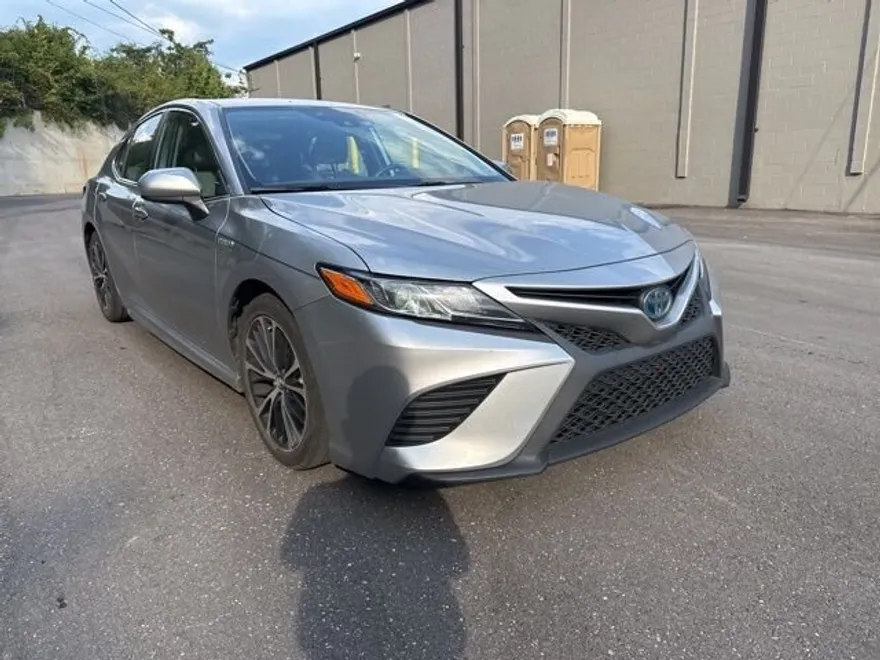 2020 Toyota Camry Hybrid SE photo 1
