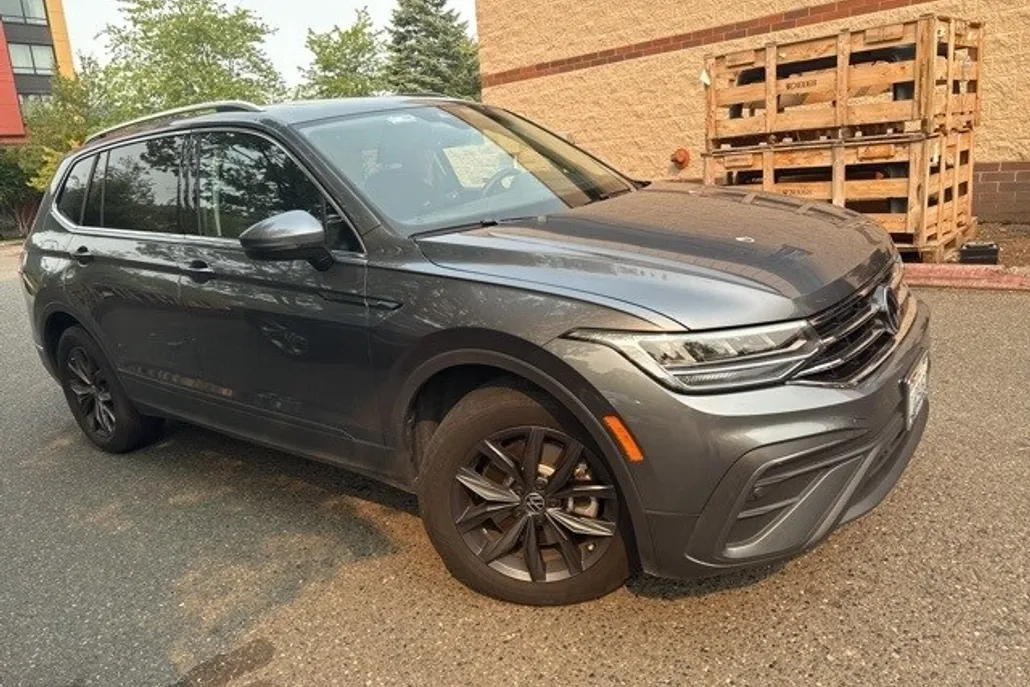 2022 Volkswagen Tiguan SE photo 1