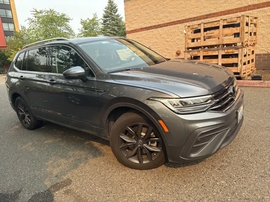 2022 Volkswagen Tiguan SE photo 1