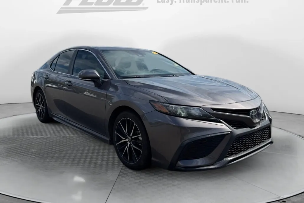 2023 Toyota Camry SE photo 1