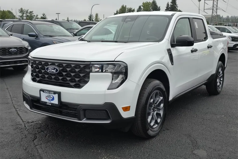 2025 Ford Maverick XLT photo 1