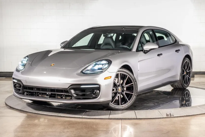2022 Porsche Panamera 4 Executive photo 1