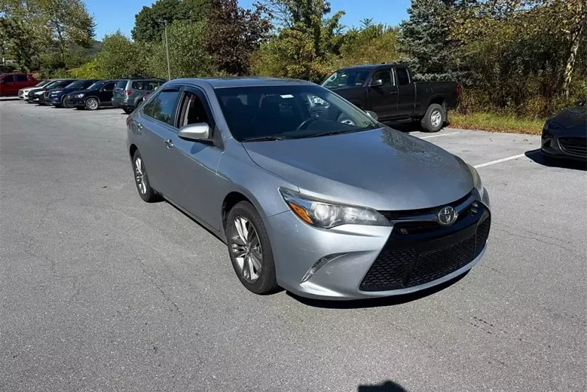 2017 Toyota Camry XSE photo 1