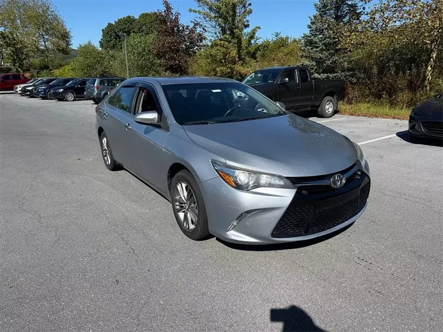 2017 Toyota Camry XSE photo 1