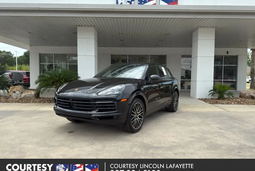 2023 Porsche Cayenne Platinum Edition photo 1