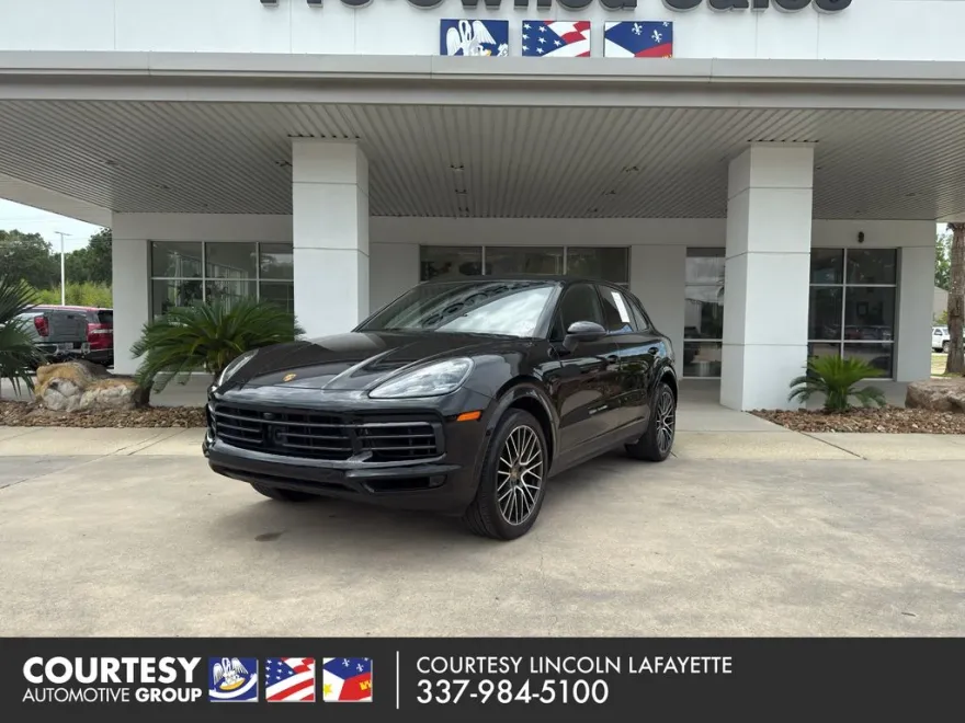 2023 Porsche Cayenne Platinum Edition photo 1