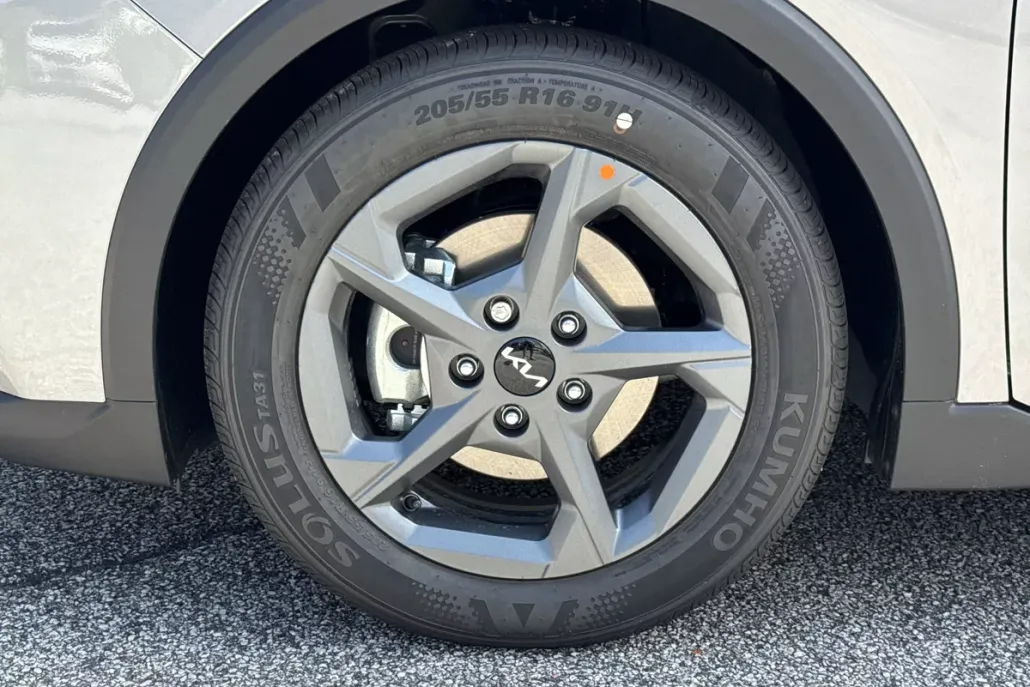 2025 Kia K4 LXS photo 1