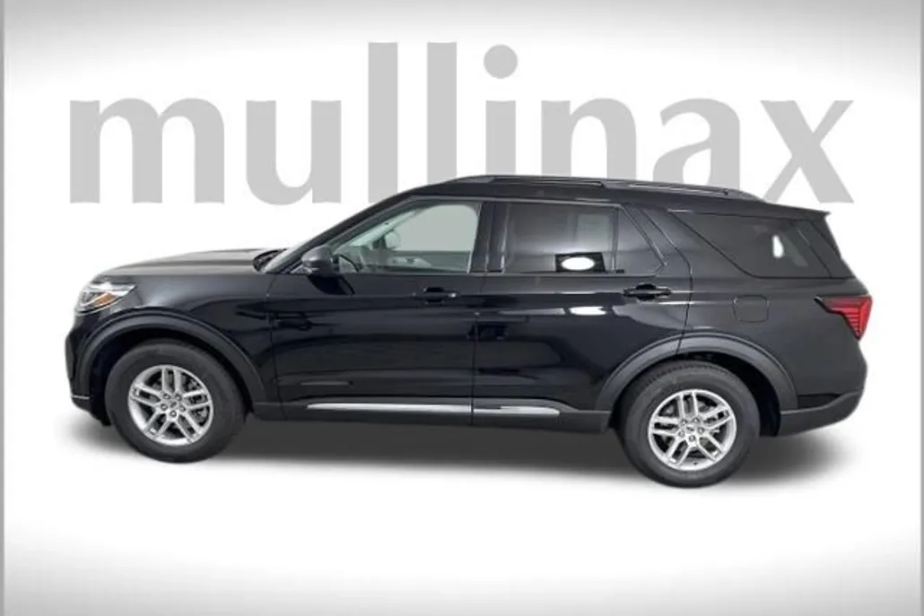 2025 Ford Explorer photo 1