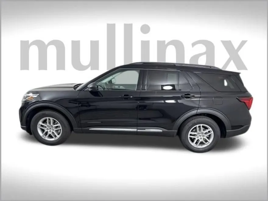 2025 Ford Explorer photo 1