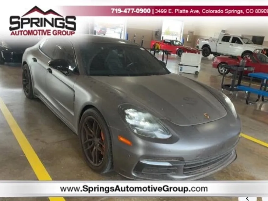 2018 Porsche Panamera Base photo 1