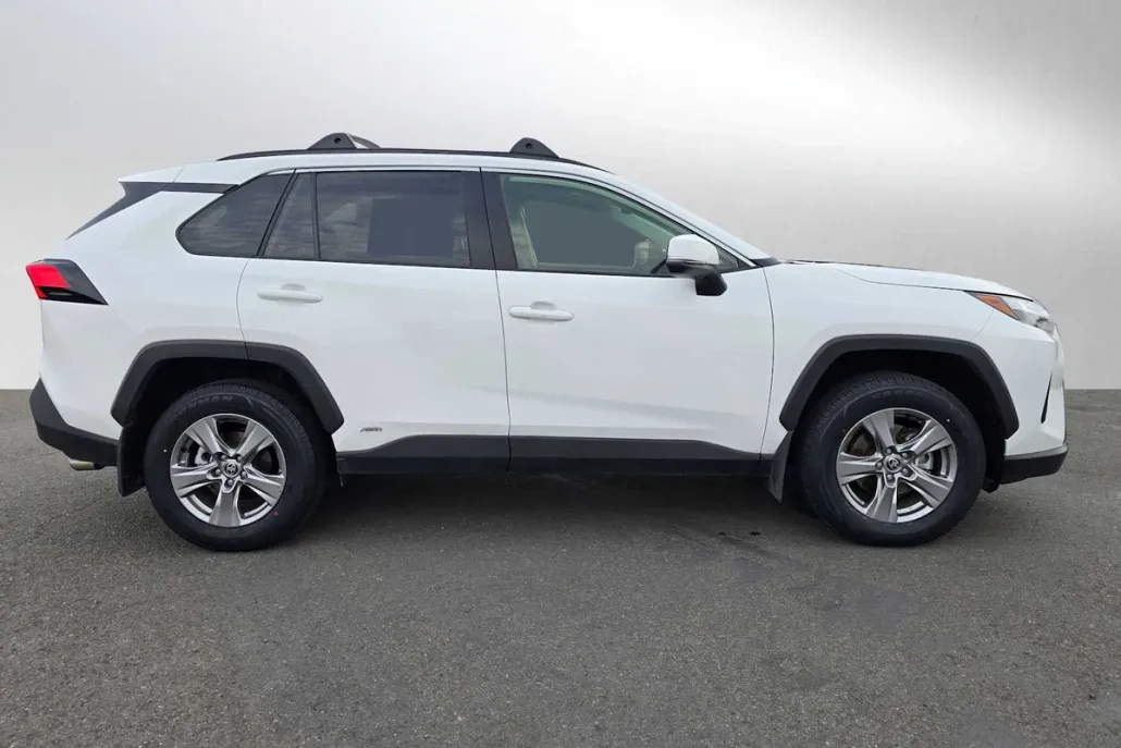 2025 Toyota RAV4 Hybrid XLE photo 1