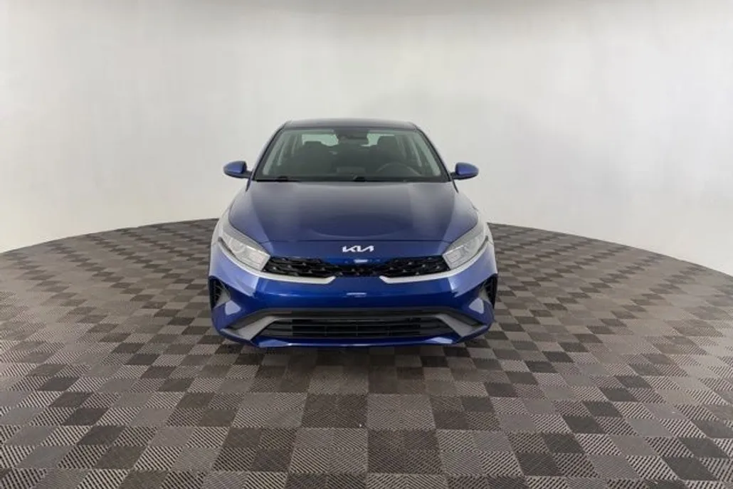 2024 Kia Forte LXS photo 1
