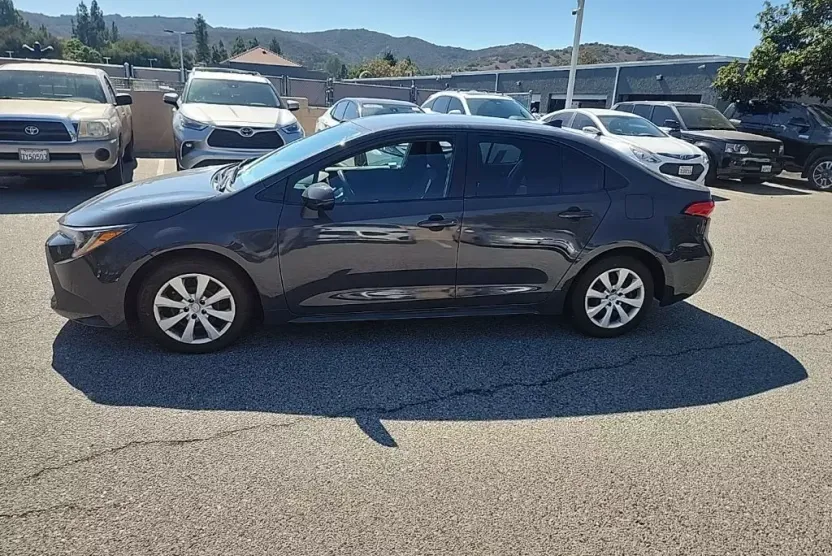 2024 Toyota Corolla LE photo 1