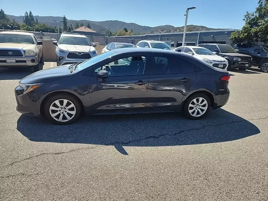 2024 Toyota Corolla LE photo 1