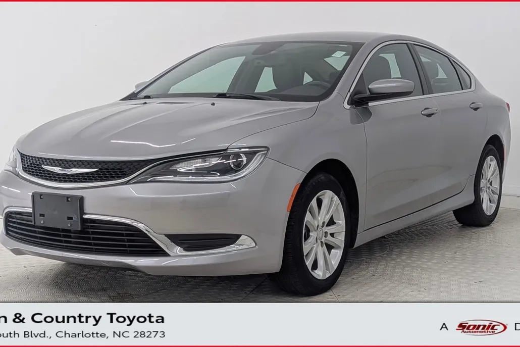 2016 Chrysler 200 Limited photo 1