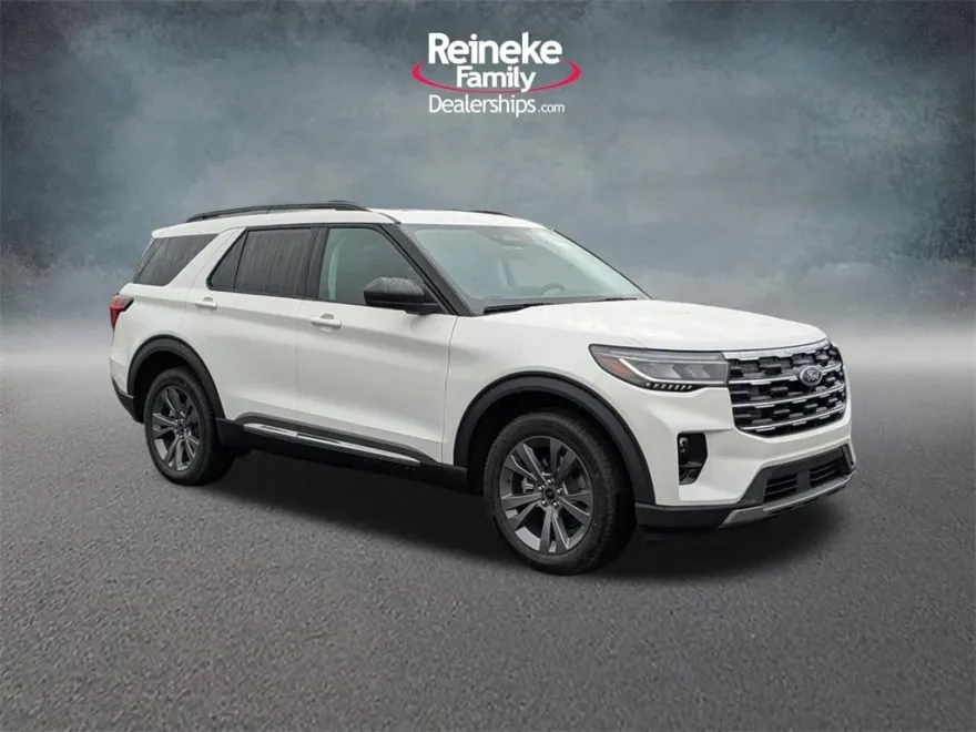 2025 Ford Explorer photo 1