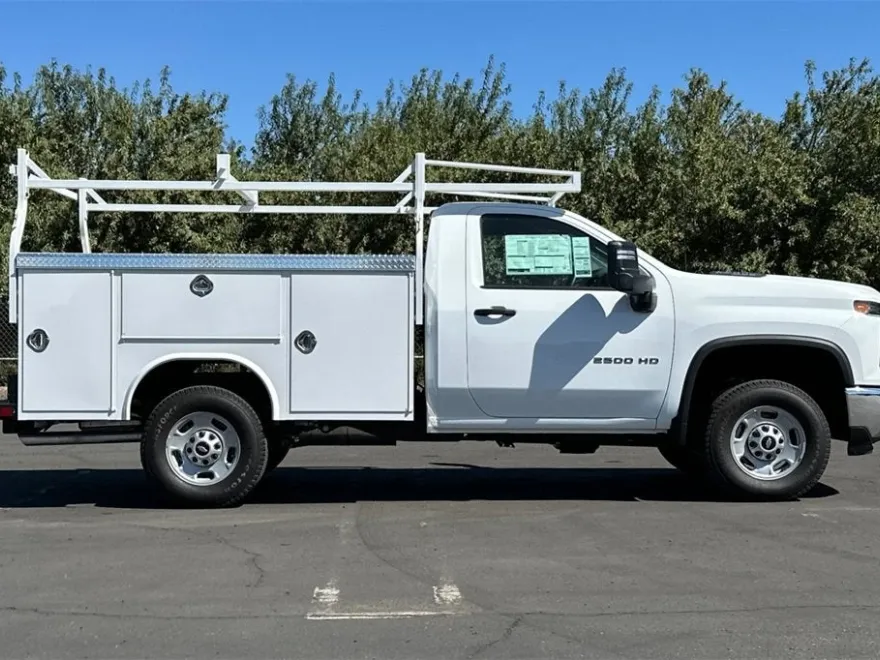 2025 Chevrolet Silverado 2500HD photo 1