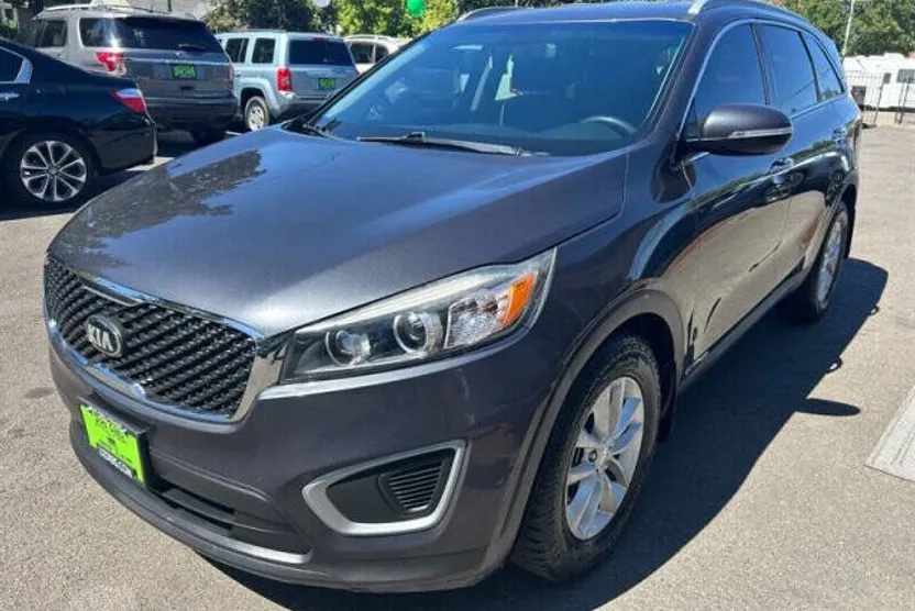 2017 Kia Sorento LX V6 photo 1
