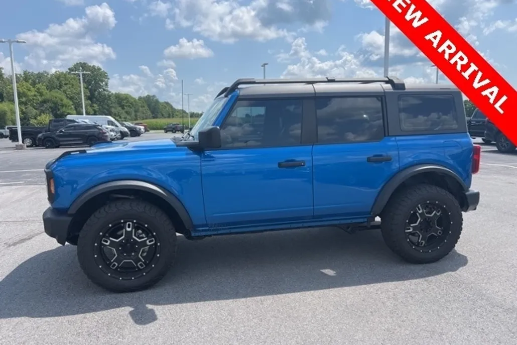 2022 Ford Bronco Base photo 1