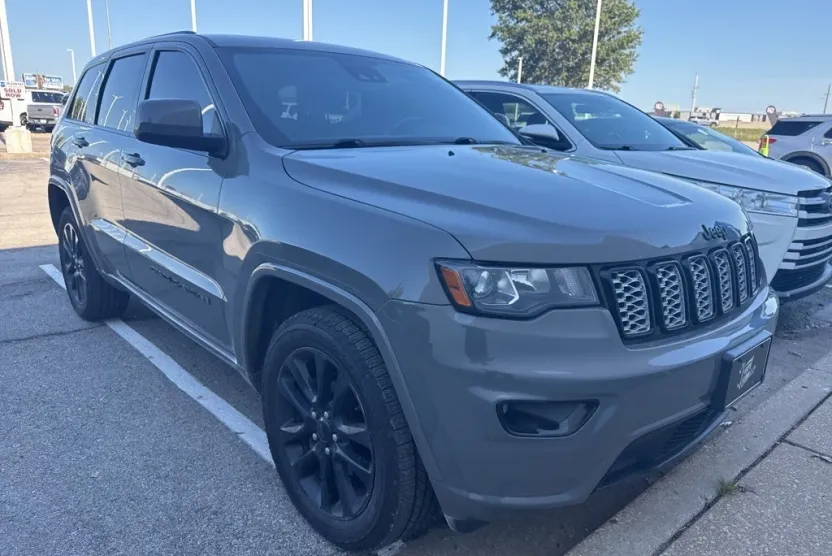 2020 Jeep Grand Cherokee Altitude photo 1