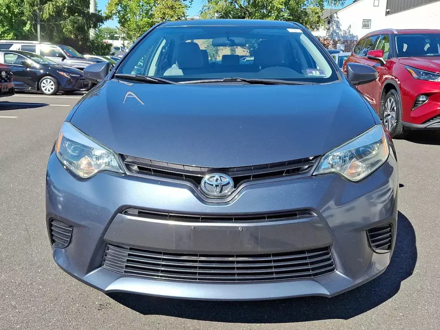 2015 Toyota Corolla LE photo 1