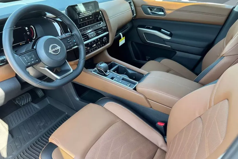 2025 Nissan Pathfinder Platinum photo 1