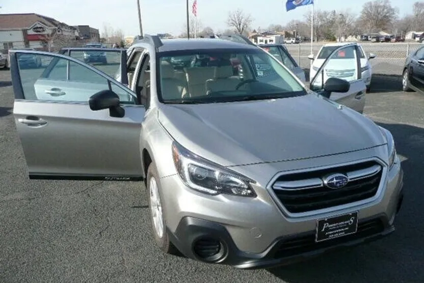 2019 Subaru Outback 2.5i photo 1