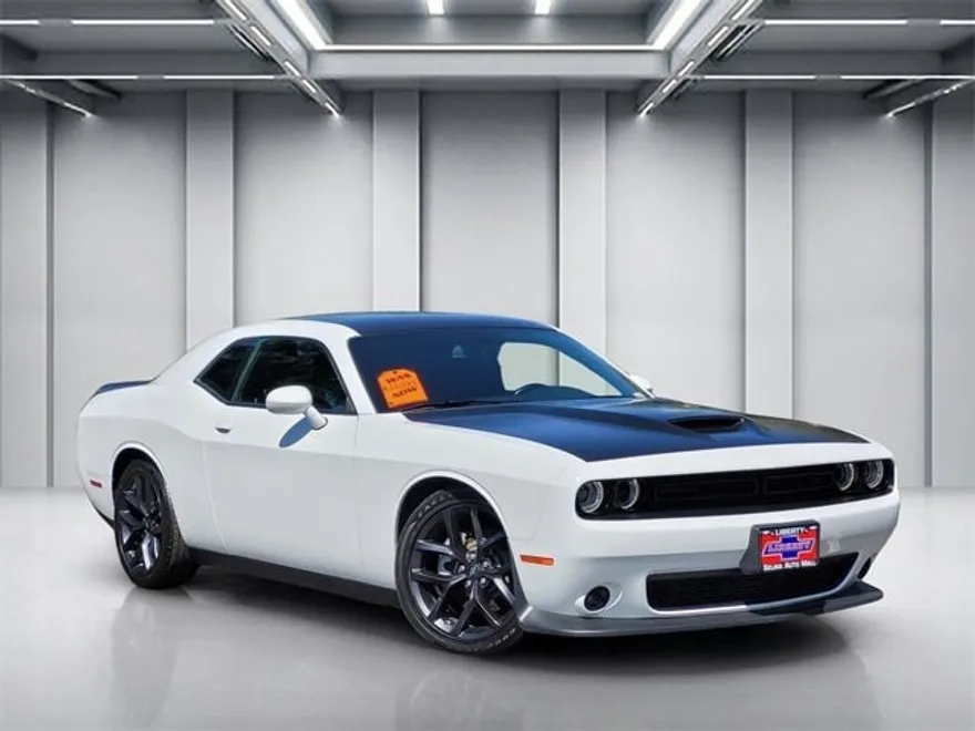 2022 Dodge Challenger GT photo 1