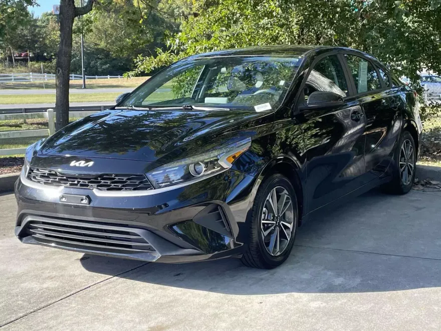 2023 Kia Forte LXS photo 1