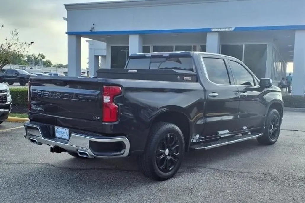 2022 Chevrolet Silverado 1500 LTZ photo 1