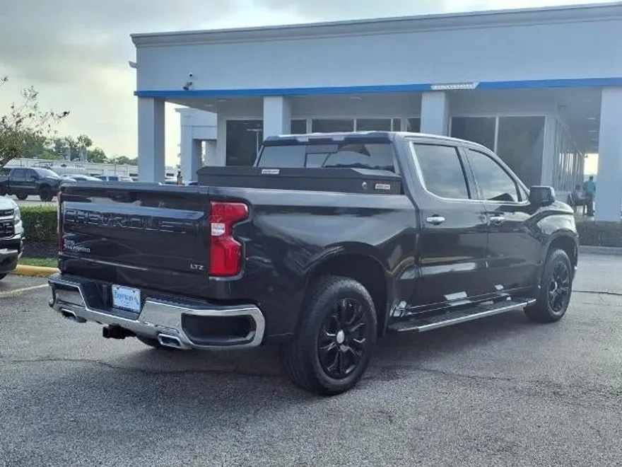 2022 Chevrolet Silverado 1500 LTZ photo 1