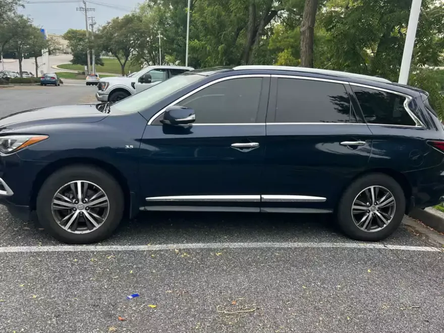 2016 Infiniti QX60 AWD photo 1