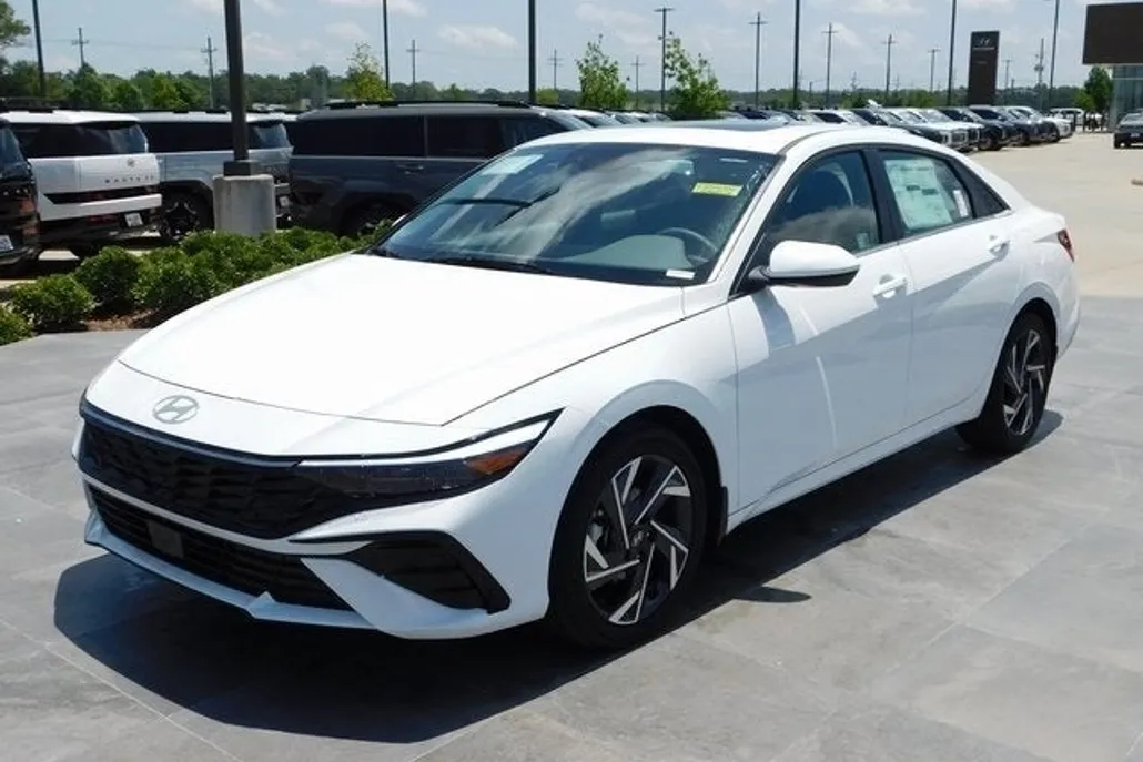2025 Hyundai Elantra SEL Convenience photo 1
