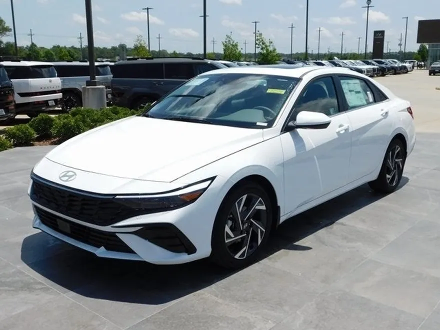 2025 Hyundai Elantra SEL Convenience photo 1