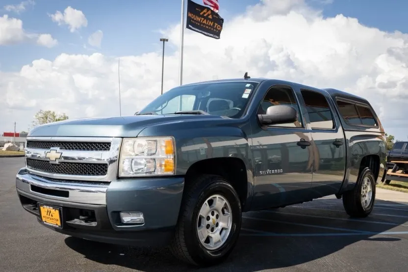 2010 Chevrolet Silverado 1500 LT photo 1