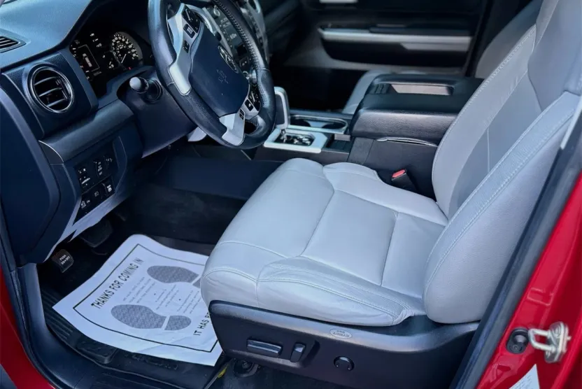 2020 Toyota Tundra CrewMax SR5 photo 1