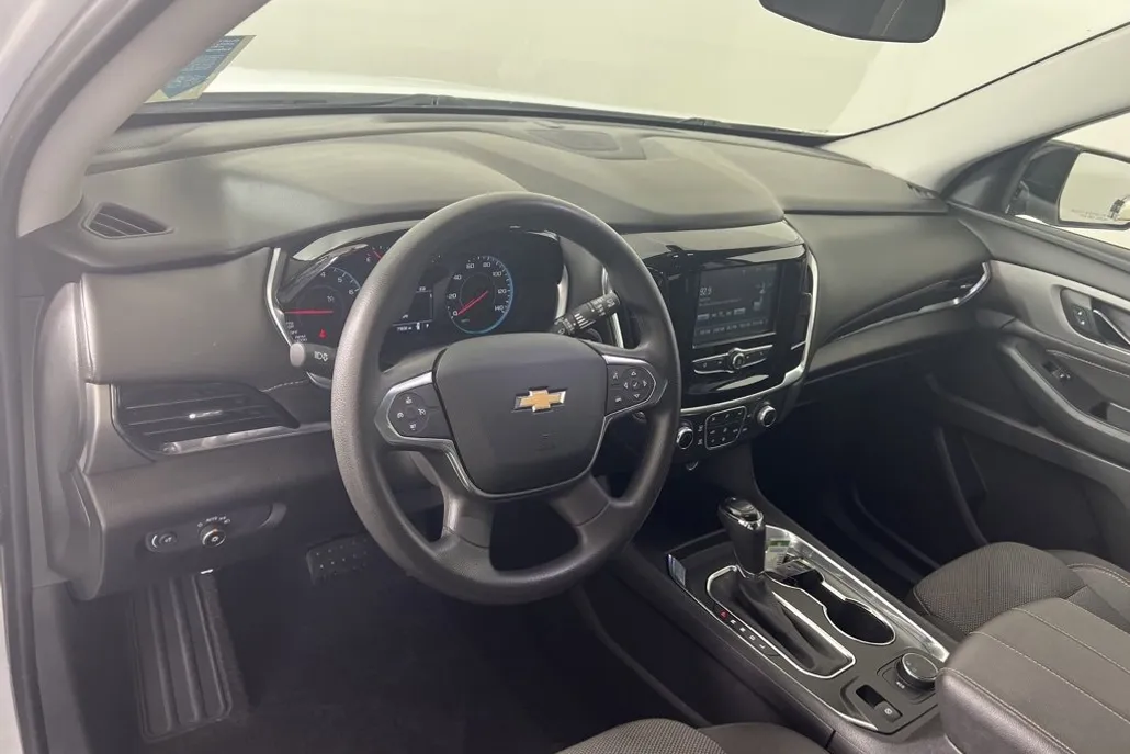 2019 Chevrolet Traverse LS photo 1