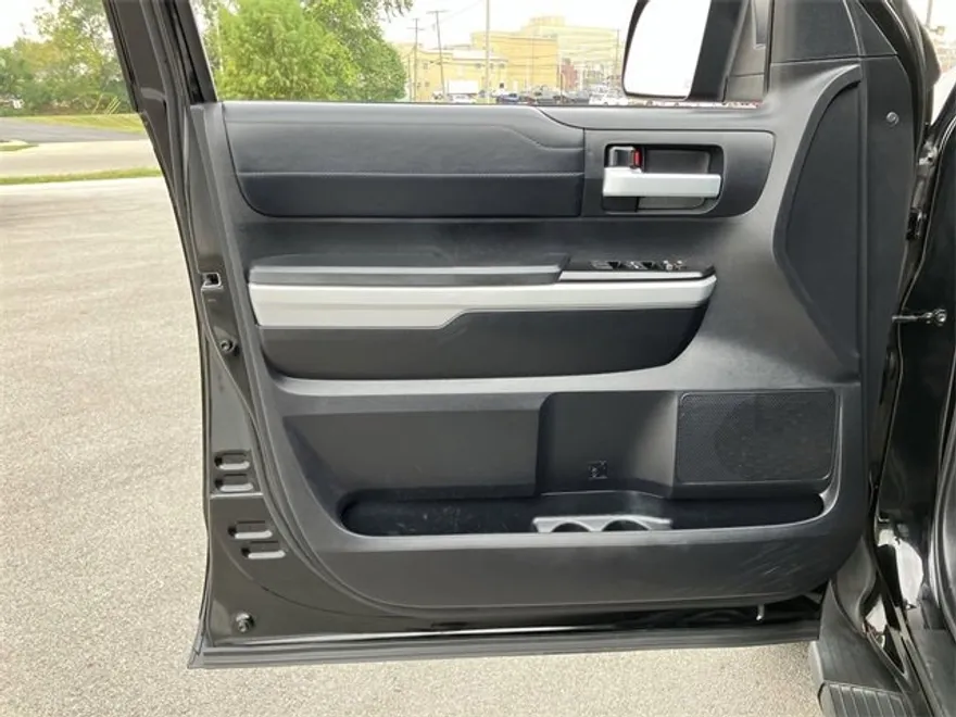 2021 Toyota Tundra Limited Grade photo 1