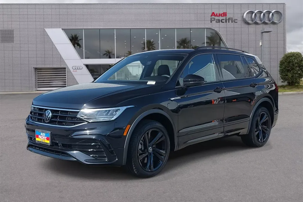 2023 Volkswagen Tiguan SE R-Line Black photo 1