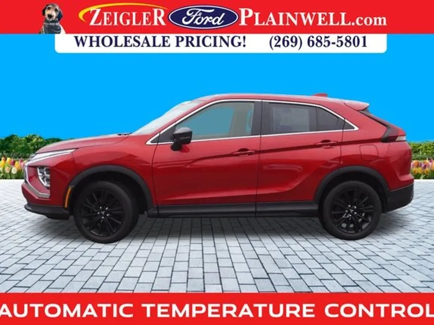 2023 Mitsubishi Eclipse Cross LE photo 1
