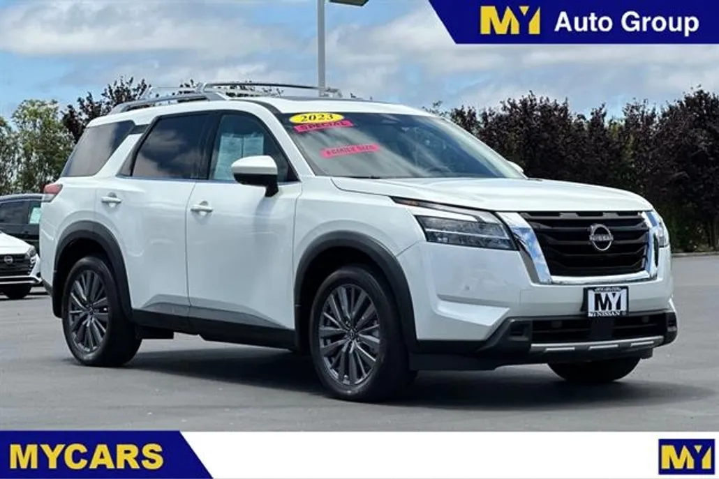 2023 Nissan Pathfinder SL photo 1