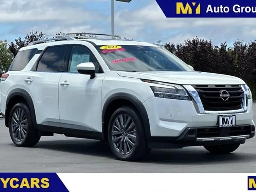2023 Nissan Pathfinder SL photo 1