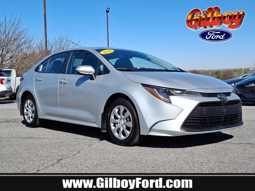 2024 Toyota Corolla LE photo 1