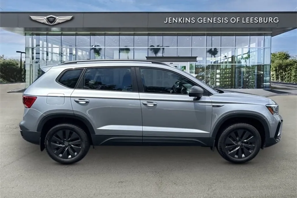 2024 Volkswagen Taos S photo 1