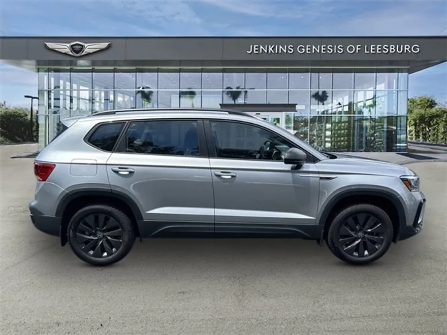 2024 Volkswagen Taos S photo 1