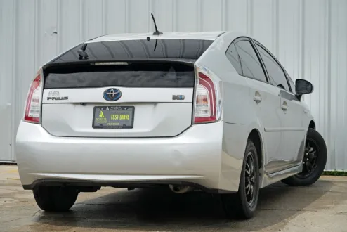 2012 Toyota Prius Three photo 3