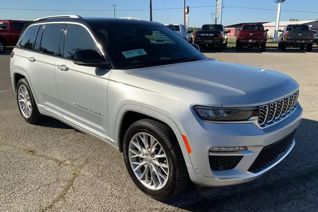 2022 Jeep Cherokee Summit 4xe photo 1